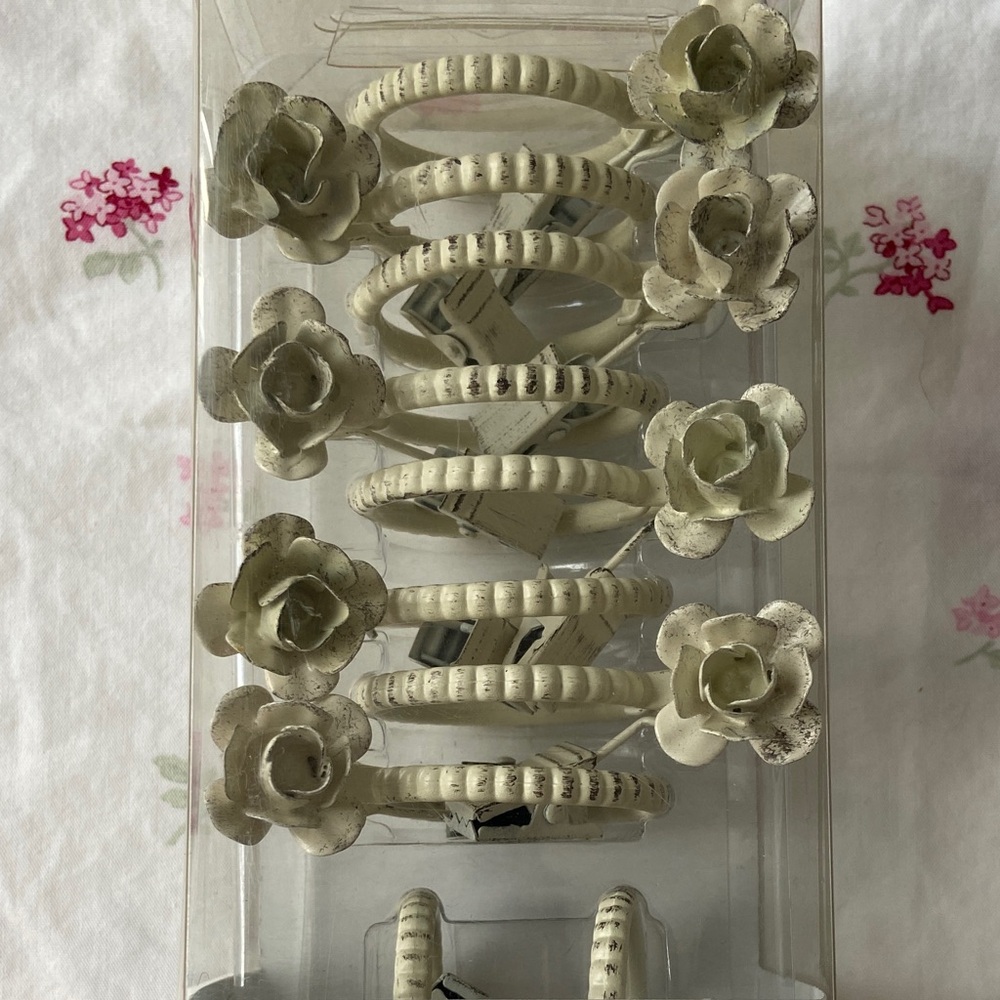 Simply Shabby Chic Drapery Curtain Rings Set of 10 Floral Cream NEW - Picture 3 of 8